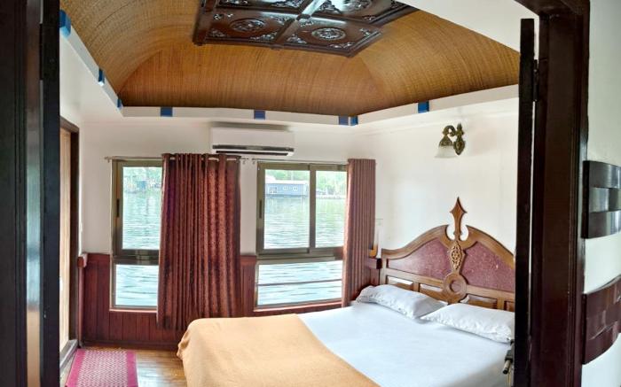 Vinayak House Boat