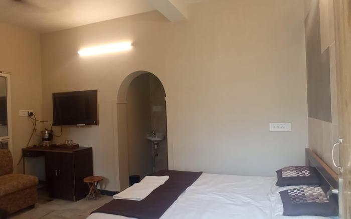 Mathys Residency