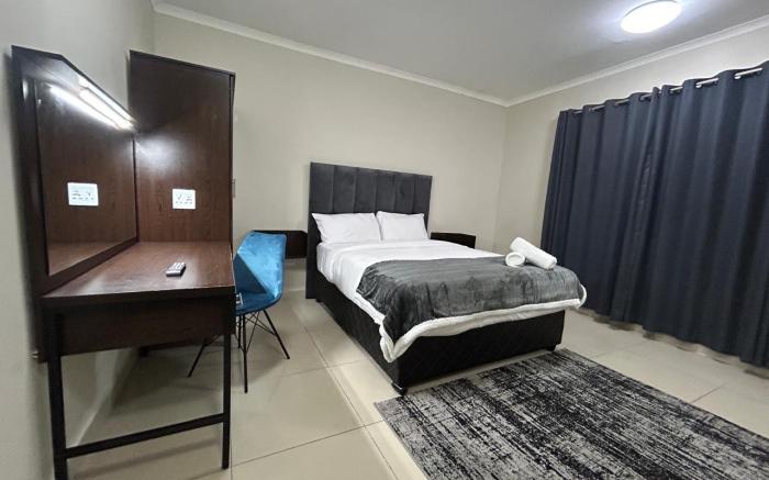BAYSIDE SUITES HOTEL