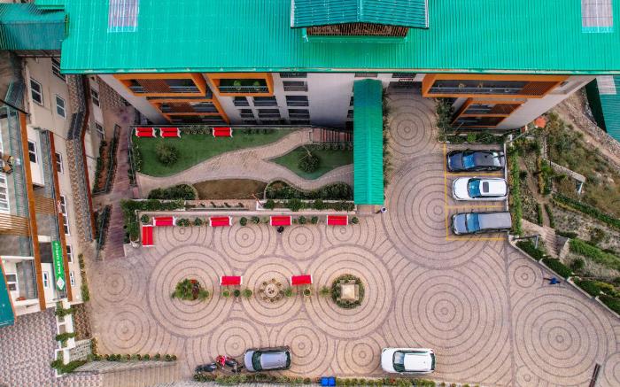 Alaya Stays Cliff Trident 3BHK Apartment in Panthaghati