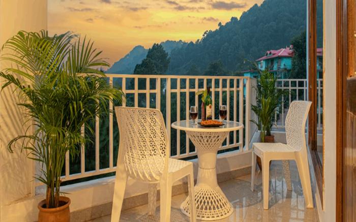 The Cloud berry I Property of the year I Serviced Villa I Couple Friendly I Pvt Balcony I Open Air T
