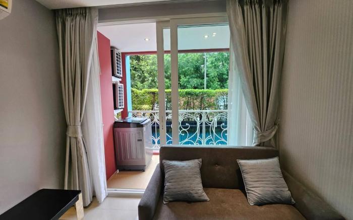 Pool Access 1B Grande Caribbean By Thita