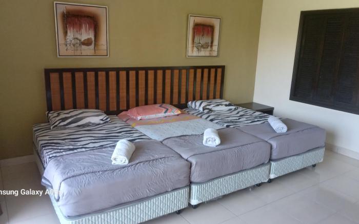 Sunset studio apartment at goldcoast morib 