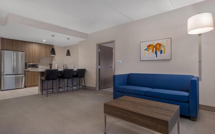 Holiday Inn Express And Suites St.Thomas. By IHG