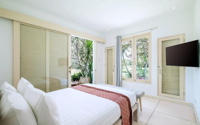 Beachside Villa Kelecung with Beach View