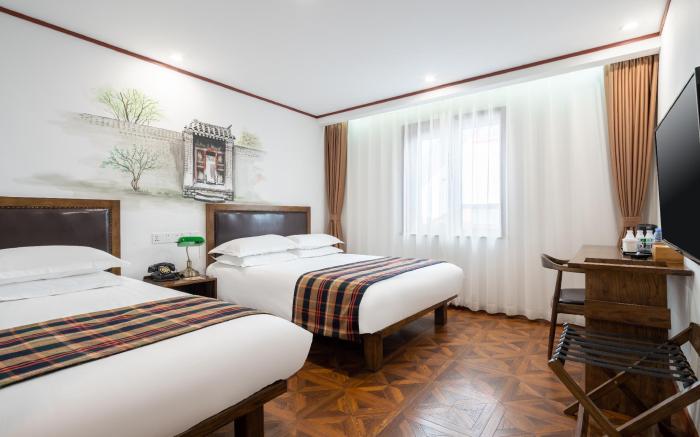 Nostalgia Hotel (Beijing Tian'anmen Square and Qianmen Metro Station)