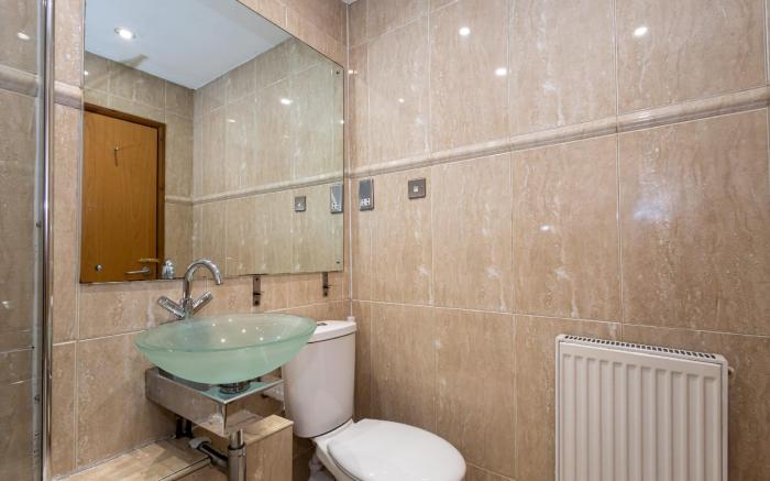 Cosy  Spacious Duplex Apartment near Salford Royal