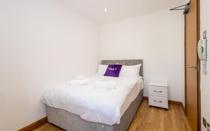 Cosy  Spacious Duplex Apartment near Salford Royal