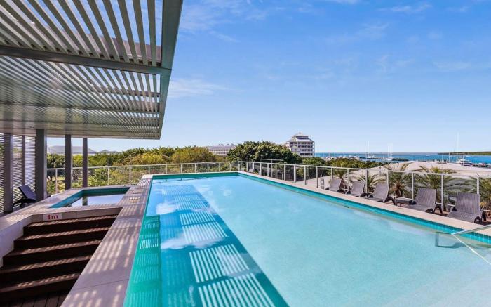 Coastal Harbour lights -Pool  Gym   prime Location