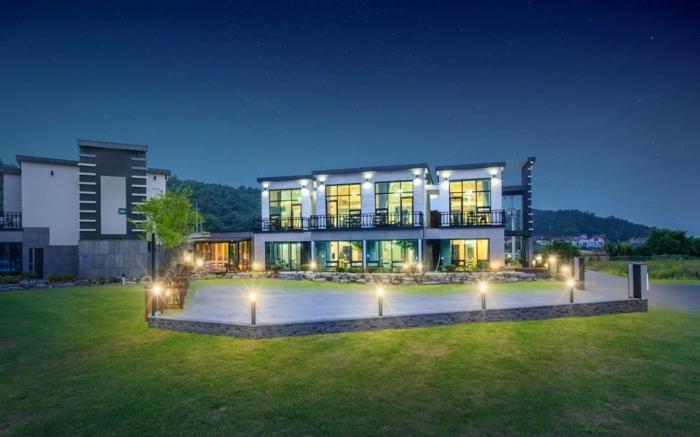 Gyeongju Dia Pool Villa Pension