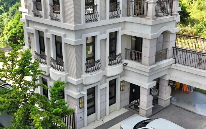 Yuan Billion Elevator Villa, Li Chen Building