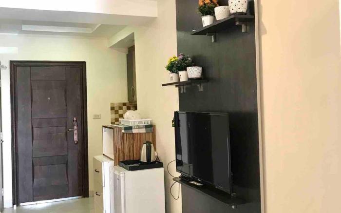 Modern apt central location: steps to all services
