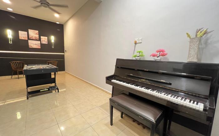YOLO3 10PAX CentralTown Piano, PoolTable, Netflix