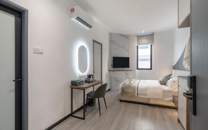 Saturn Hotel