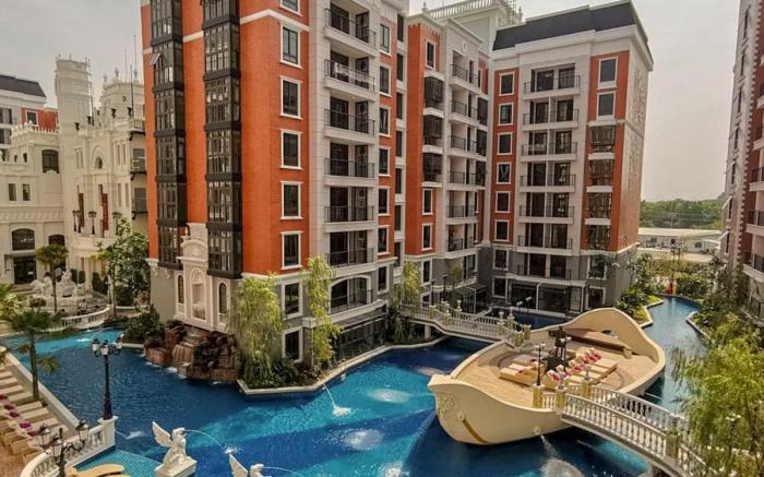 Espana condo resort pattaya by Nongying