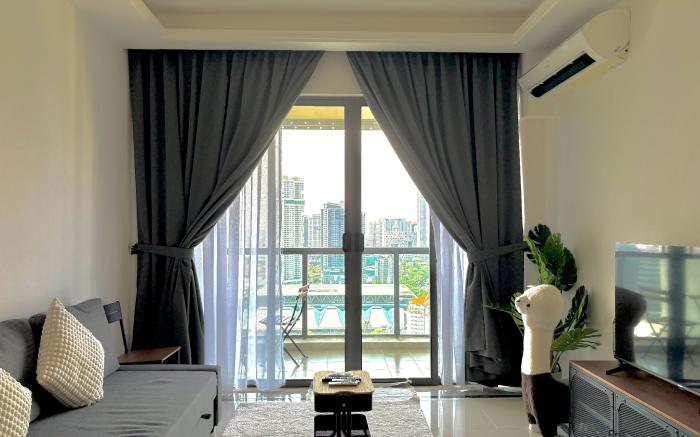 R&F 2R1B Modern Design City View Apartment