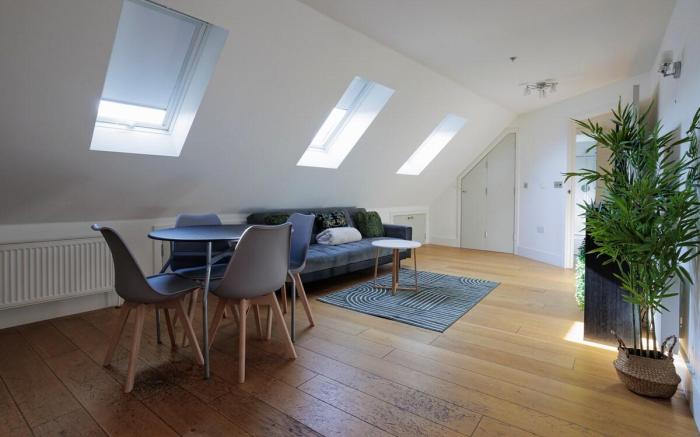 Modern 1-Bed Central Kingston