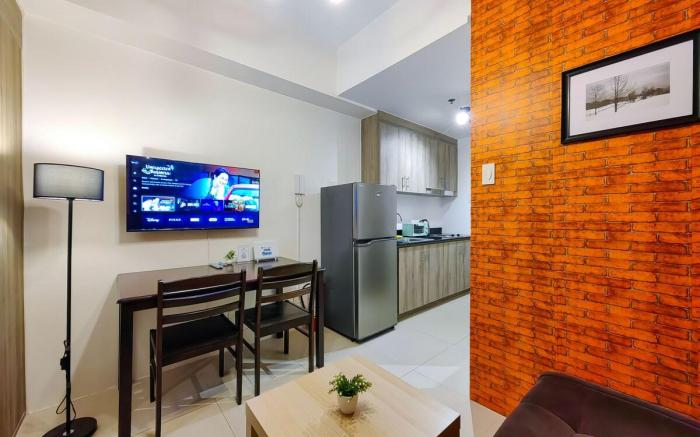 Condotel 1BR Unit w/ Balcony FAME Residences #FM04