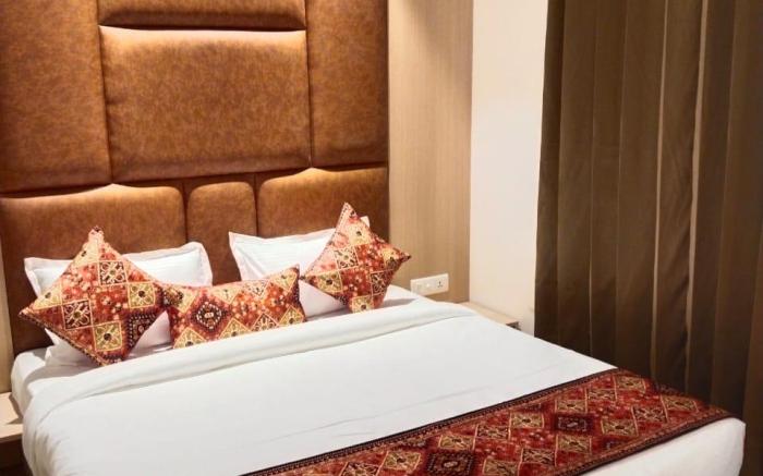 Hotel JR Grand 150 steps from golden temple