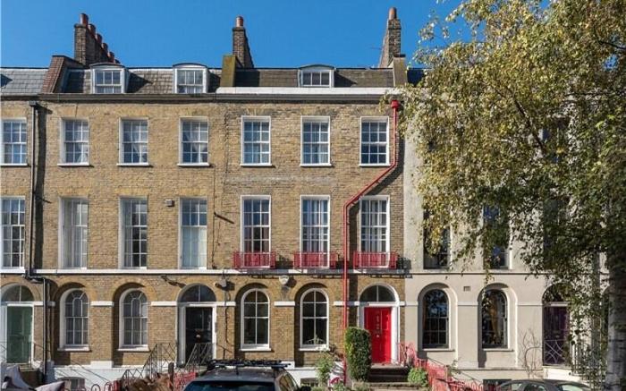 Entire Ground Floor Flat, Free Parking and Garden