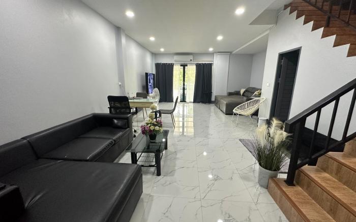 Baan Leena