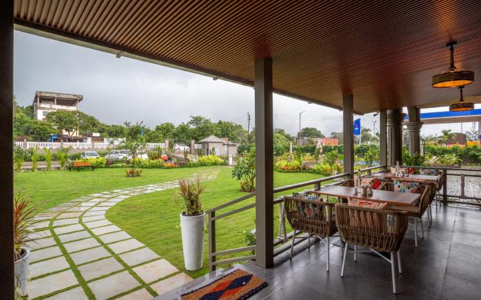 Stone Wood Hotel Amboli