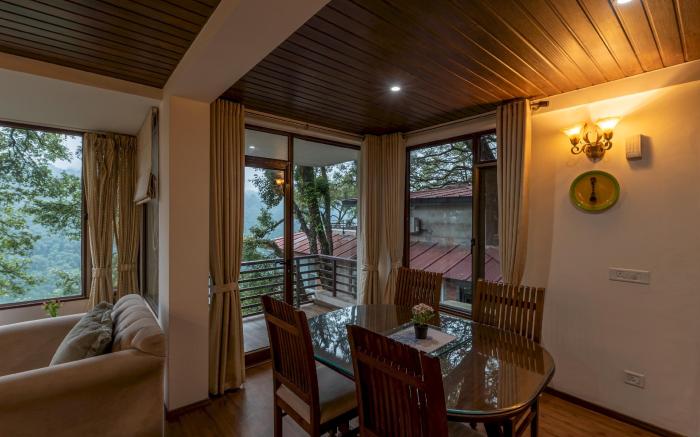 Pine Wood 2bhk Apartment close to Naini Lake 