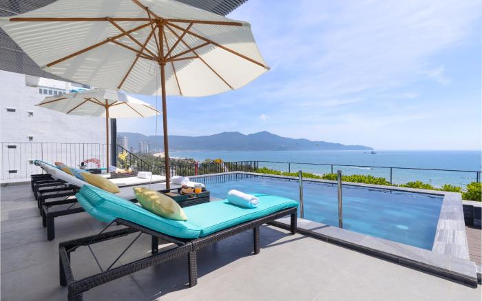 JBAY Beachfront Boutique Hotel 
