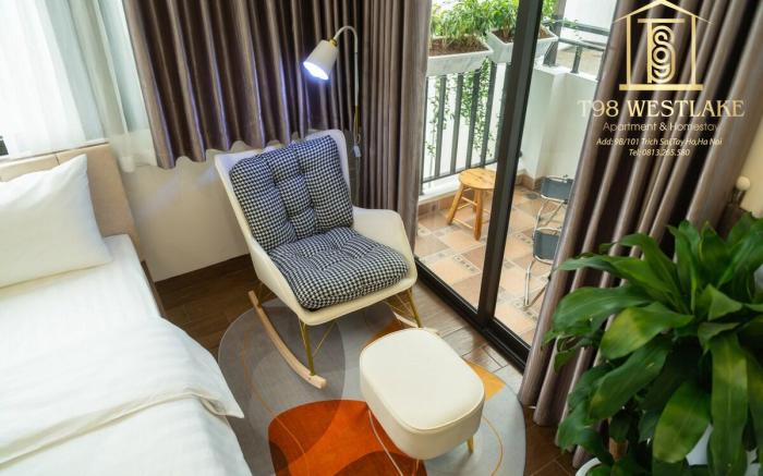 T98 Lakeview Apartment with Balcony