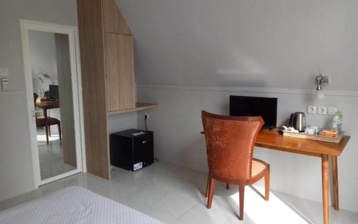 Seaside Villa & Muse Beach Resto