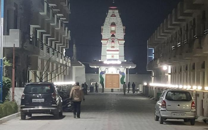 Home in Vrindavan, Near Temple
Fully furnished