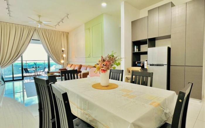 Royal Strand Seaview Grandeur @ 3BR Lv46 12-16pax