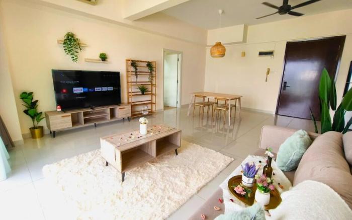 Regalia InfinityPool Premium 2BR l LRT KLCC l 4Pax