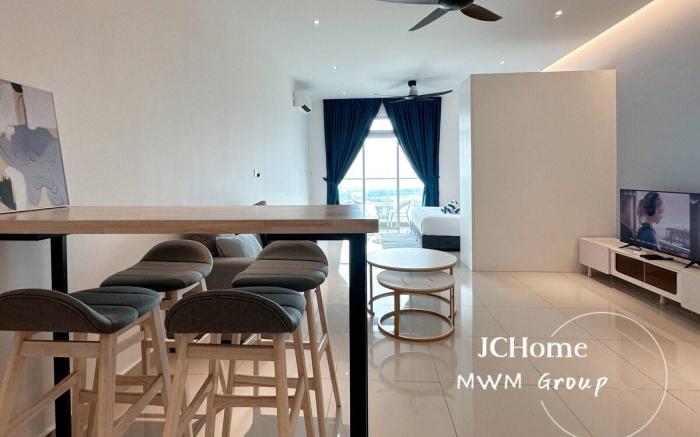 Couple Citywalk 1min to Shops  l 3min to CIQ
