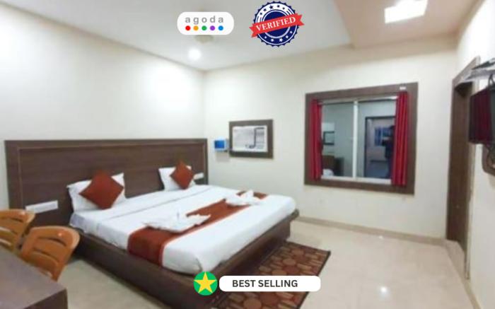 Sea Beach Side Hotel Goroomgo Sea Queen Puri with Premium Room
