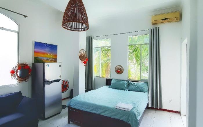 ROOM 206, 2 beds, pool, kitchen
