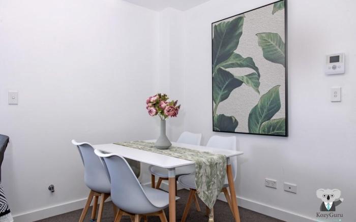 KozyGuru | Harris Park | Charming 1R Two-story Apt