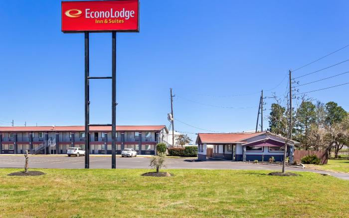 Econo Lodge Inn & Suites
