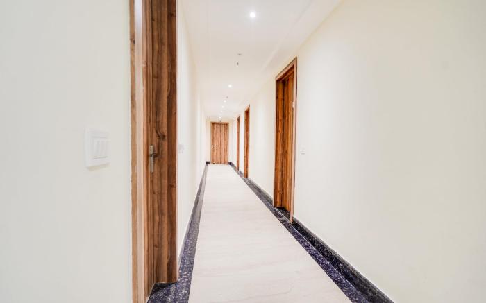 Super Hotel Shiv Lok