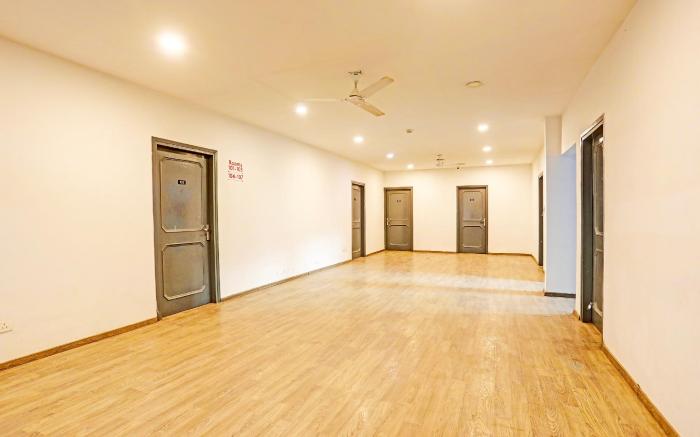 Super Townhouse Vijay Khand Gomti Nagar