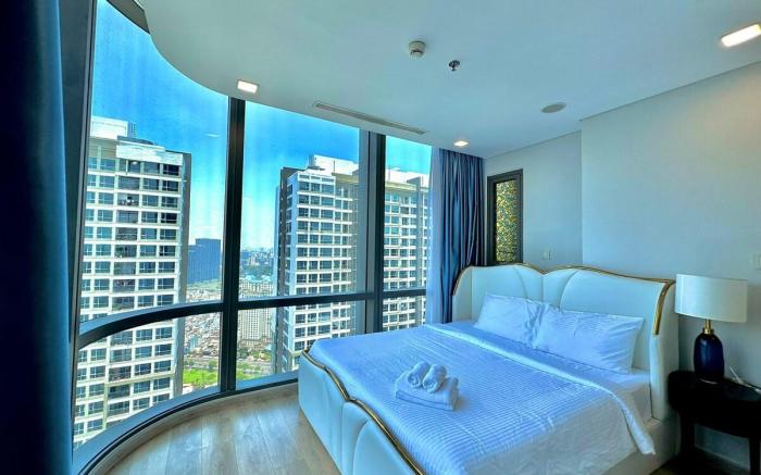 Down 20% Spacious 2BR Landmark81 ~Free Gym & Pool