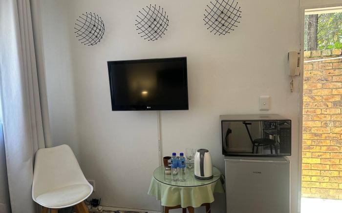 Charming Executive Studio, Solar power, WiFi