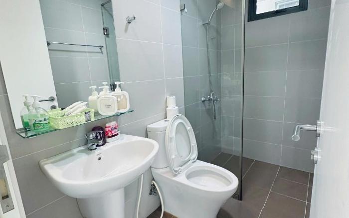 HHomes - 2BR City View & Pool at Masteri Thao Dien