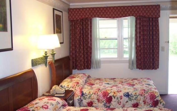 Shore Hills Motel