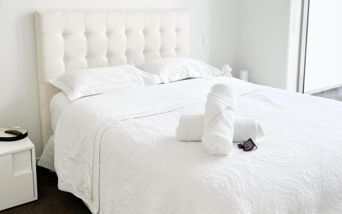Luxury 2 BDR apartment w/ designer interior