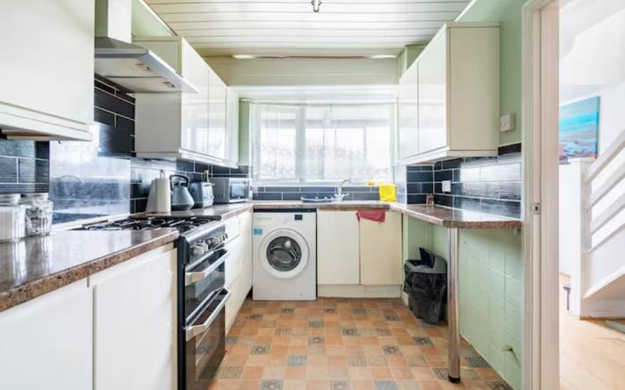 Luton Airport Guest House