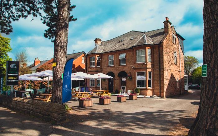 Pine Lodge Hotel & Restaurant Mansfield