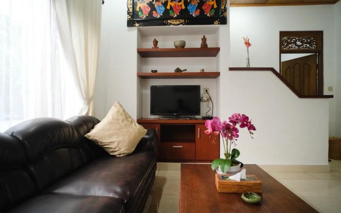 Brata's 2 Bedrooms Homestay with Private Kitchen