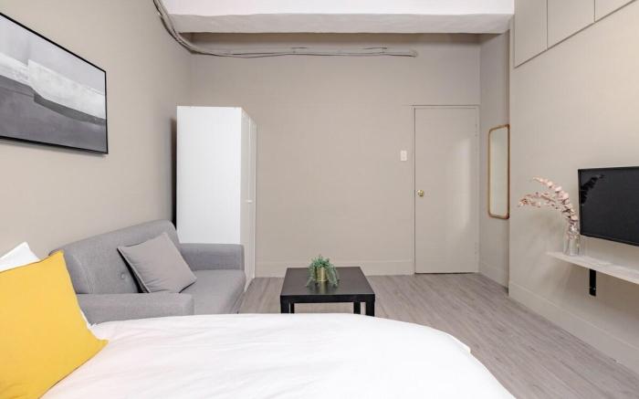 Taipei 101, 3 minutes from City Hall MRT Station (112)