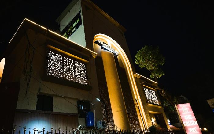 Hotel Golden Arc